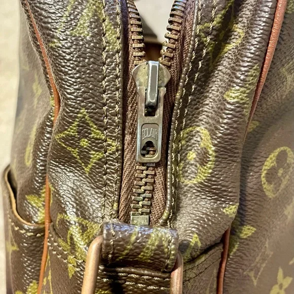 Louis Vuitton Vintage Monogram Messenger Bag - Picture 9 of 10